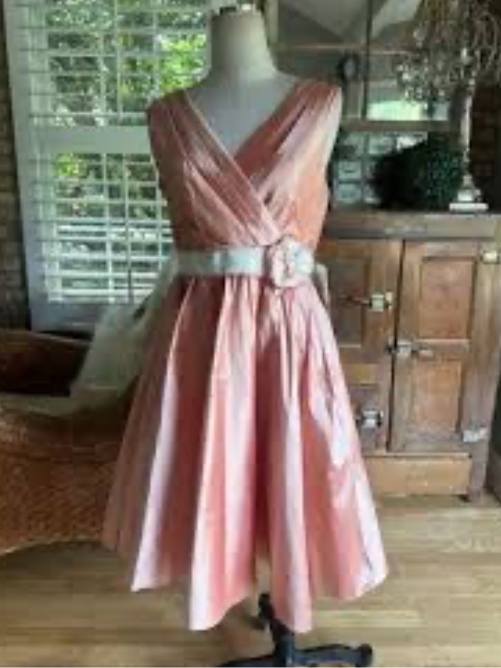 Monique Lhuillier ML BRIDESMAIDS Peach-Pink Satin V-Neck Midi Dress